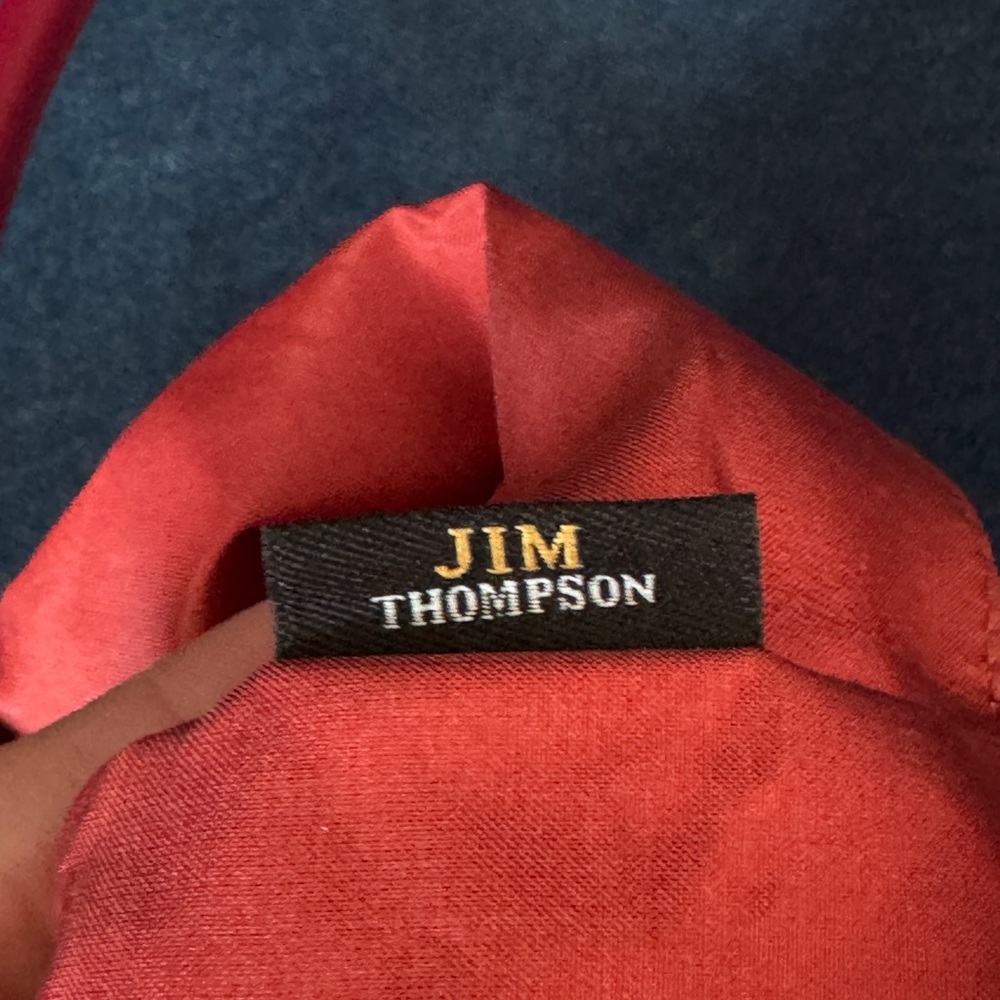 Jim Thomson Silk Fabric Burgundy Should bag . - Picture 5 of 5